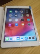 蘋果五代，幾乎全新無磕碰劃痕，買了半年，在保質期，誠心，可貨